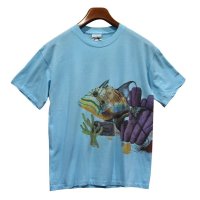 【USA製】【ビンテージ】【HARLE QUIN】【ハーレークイーン】【魚】【水色】マルチプリント【Tシャツ】【サイズL】  