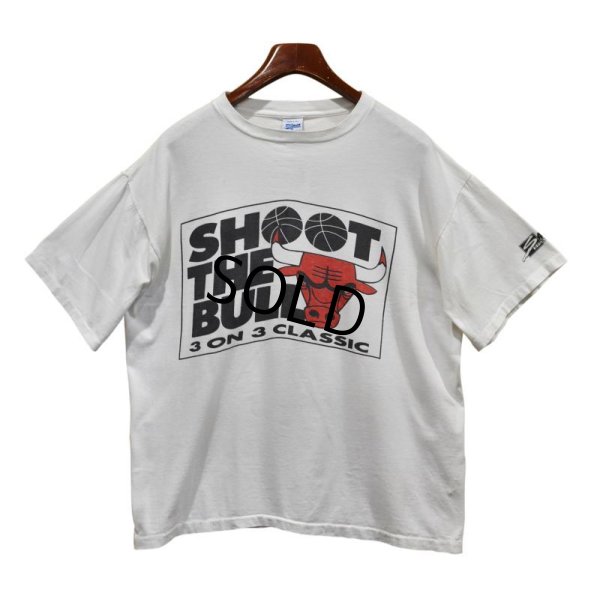 画像1: 【90’s】【USA製】【ビンテージ】【シカゴブルズ】【白】SHOOT THE BULL【Ｔシャツ】【サイズＸＬ】 