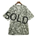 【USA製】【未使用品】【ビンテージ】【WEEKENDERS】【うす緑ｘオリーブ】総柄模様【Ｖネック】【Tシャツ】レディース古着 