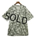 【USA製】【未使用品】【ビンテージ】【WEEKENDERS】【うす緑ｘオリーブ】総柄模様【Ｖネック】【Tシャツ】レディース古着 