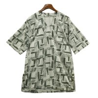 【USA製】【未使用品】【ビンテージ】【WEEKENDERS】【うす緑ｘオリーブ】総柄模様【Ｖネック】【Tシャツ】レディース古着 