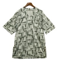 【USA製】【未使用品】【ビンテージ】【WEEKENDERS】【うす緑ｘオリーブ】総柄模様【Ｖネック】【Tシャツ】レディース古着 