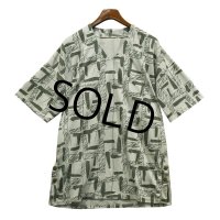 【USA製】【未使用品】【ビンテージ】【WEEKENDERS】【うす緑ｘオリーブ】総柄模様【Ｖネック】【Tシャツ】レディース古着 