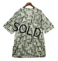 【USA製】【未使用品】【ビンテージ】【WEEKENDERS】【うす緑ｘオリーブ】総柄模様【Ｖネック】【Tシャツ】レディース古着 