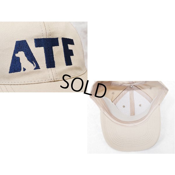 画像2: 【デッドストック】【ATF】【ベージュ×紺刺繍ロゴ】【コットンBBキャップ】  