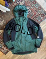 【ビンテージ】【The north face】【ザ ノースフェイス】ゴアテックス 黒ｘ緑【マウンテンライトジャケット】【サイズＸＬ】 