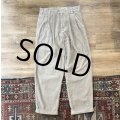 90's~  ビンテージ【Eddie Bauer】【エディーバウアー】【ライトベージュ】【２タック】太畝【コーデュロイパンツ】【W32】 