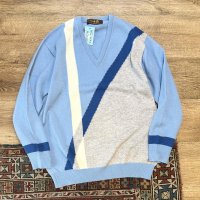 ビンテージ スコットランド製【Lyle & Scott】【ライル＆スコット】アシンメトリー【水色x青ｘグレー】左右非対称 Ｖネックセーター【サイズ４２】 
