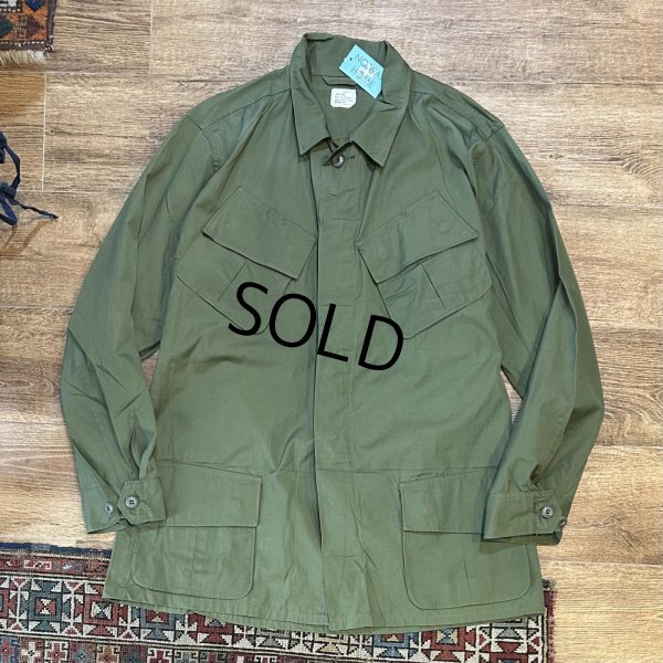 画像1: 【デッドストック】60's【ビンテージ】U.S.ARMY【米軍実物】ノンリップ【ジャングルファティーグジャケット】【L-LONG】 