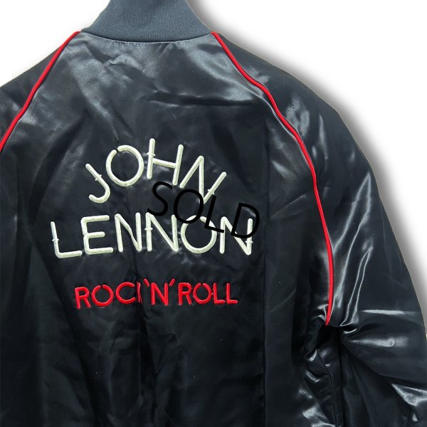 画像3: 70's~USA製 ビンテージ【JOHN LENNON】 ジョンレノン【黒×赤】【ナイロンジャケット】サテンジャケット【ナイロンブルゾン】【サイズL】 
