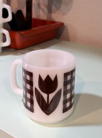 【ビンテージ】【ミルクガラス】【チューリップ×チェック柄】【マグカップ】【オールドミルクガラス】 
