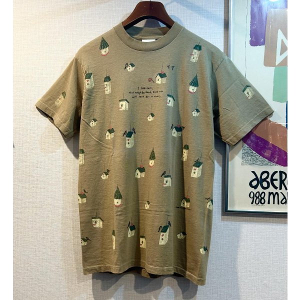 画像1: 【デッドストック】 90's【USA製】【ビンテージ】【rel・e・vant】レラバント【家】総柄【ベージュ】【Tシャツ】【サイズL程度】 