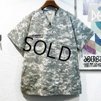 程度良好!! ビンテージ【USA製】ACU デジカモ 総柄【ポケット付き】【Vネック】メディカルプルオーバーシャツ【Tシャツ】【サイズM】 