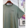 画像1: ビンテージ【パタゴニア】patagonia【緑】【バックプリント】ロゴ入り 【Tシャツ】【サイズM】<br> (1)