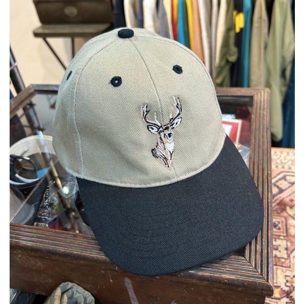 画像1: デッドストック 【ビンテージ】【NORTH DAKOTA】【ベージュ×黒】鹿刺繡【ベースボールキャップ】 