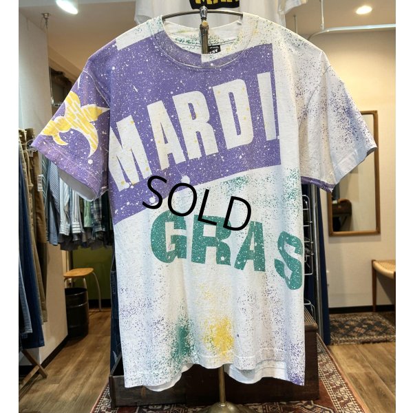 画像1: 90's USA製 ビンテージ【FRUIT OF THE LOOM 】フルーツオブザルーム【MARDI GRAS】【白】総柄【 Tシャツ】【サイズL】 