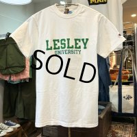 【ビンテージ】【チャンピオン】【Champion】【LESLEY UNIVERSITY】カレッジロゴ【バックプリント付き】白ｘ黄緑プリント【プリントTシャツ】【サイズS】 