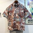 画像1: ほぼ未使用【ビンテージ】reyn spooner【レイン・スプーナー】【赤】【車とビーチ】【総柄】半袖【BDシャツ】【サイズS】 <br> (1)