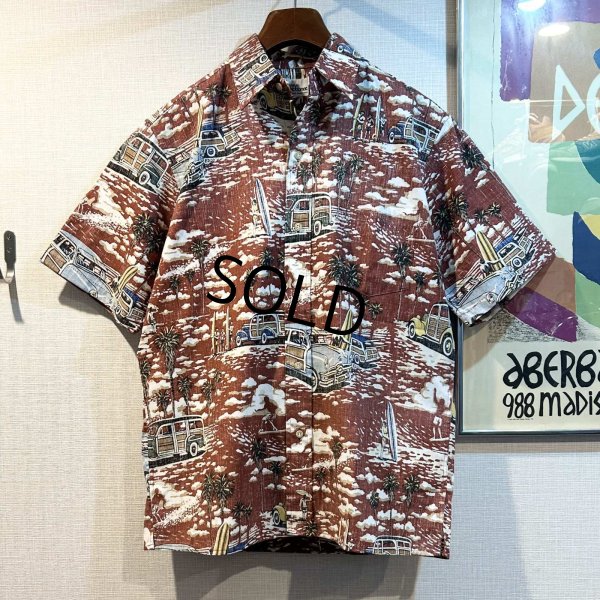 画像1: ほぼ未使用【ビンテージ】reyn spooner【レイン・スプーナー】【赤】【車とビーチ】【総柄】半袖【BDシャツ】【サイズS】  