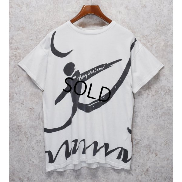 画像1: ~90's【USA製】ビンテージ【Baryshnikov】ミハイル・ニコラエヴィチ・バリシニコフ 【バレエ】総柄Tシャツ バックプリント付き【白】【 Tシャツ】【サイズL程度】