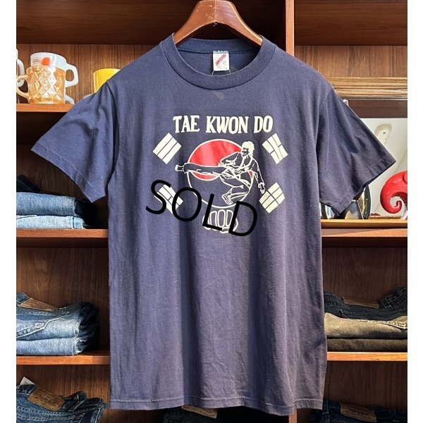 画像1: 90's【USA製】ビンテージ【ジャージーズ】【JERZEES】【TAE KNOW DO】テコンドー 【紺】武術【Ｔシャツ】【サイズL】 