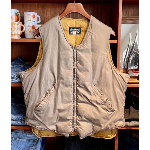 画像1: 70's~【ビンテージ】【Eddie Bauer】【エディーバウアー】バウアーダウン【ブラウンベージュ】ダウン【ダウンベスト】【サイズUS46】 