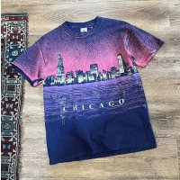 90’ｓ~【USA製】ビンテージ　DELTA 【CHICAGO】シカゴ【タイダイ風】　夜景総柄　街 Ｔシャツ サイズＭ