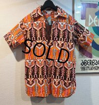【デッドストック】70's【ビンテージ】【PURITAN】【オレンジ】総柄【アートモチーフ】【プルオーバー】【S/Sシャツ】【シャツジャケット】半袖シャツ【サイズM】 