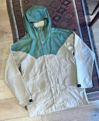 80's∼【ビンテージ】【BANANA EQUIPMENT】バナナエキュイップメント【ベージュ×緑切り返し】【マウンテンパーカー】【フード付き】ジップアップジャケット【サイズM】 