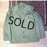 【60's】【米軍実物】【ビンテージ】【U.S.ARMY】【OG107】ワッペン付き【ユーティリティシャツ】【サイズS程度】 
