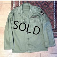 【60's】【米軍実物】【ビンテージ】【U.S.ARMY】【OG107】ワッペン付き【ユーティリティシャツ】【サイズS程度】 