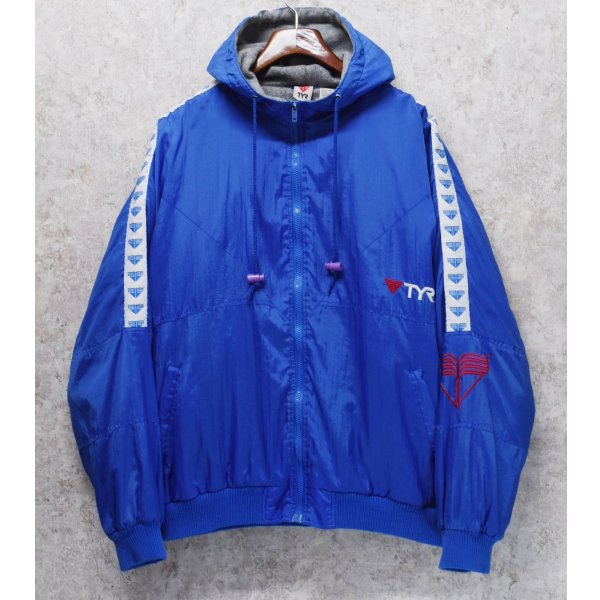 画像1: 【ビンテージ】【TYR】ティア【青ナイロン×裏フリース】【袖ロゴ入り】パーカー【サイズXL】  