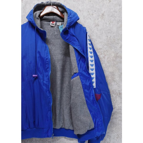 画像3: 【ビンテージ】【TYR】ティア【青ナイロン×裏フリース】【袖ロゴ入り】パーカー【サイズXL】  