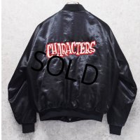 90's【USA製】【ビンテージ】ヒルトン【HILTON】【黒】CHARACTERS【中綿入り】【サテンブルゾン】Ｌ 