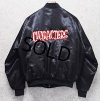 90's【USA製】【ビンテージ】ヒルトン【HILTON】【黒】CHARACTERS【中綿入り】【サテンブルゾン】Ｌ 