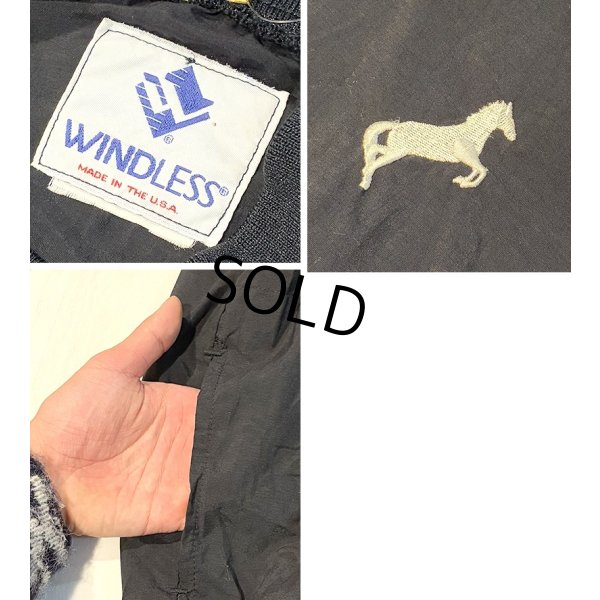 画像2: USA製【ビンテージ】WINDLESS【左胸白馬刺繍】黒【Vネックナイロンプルオーバー】【サイズL程度】  
