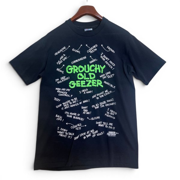 画像1: 【90's】【ビンテージ】【USA製】黒×緑文字【ヘインズ】【Hanes】【GROUCHY OLD GEEZER】【プリントTシャツ】【サイズL】