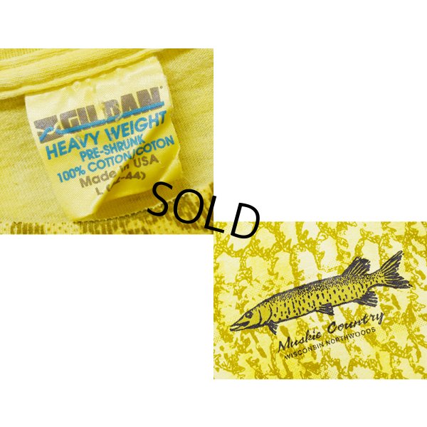 画像3: 【90's】【ビンテージ】【USA製】【GILDAN】黄色タイダイ【HEAVY WEIGHT】魚　ウロコ 総柄Tシャツ【Muskie Country】【Tシャツ】【魚】【総柄】【サイズL】