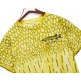 画像1: 【90's】【ビンテージ】【USA製】【GILDAN】黄色タイダイ【HEAVY WEIGHT】魚　ウロコ 総柄Tシャツ【Muskie Country】【Tシャツ】【魚】【総柄】【サイズL】 (1)