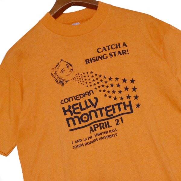 画像1: 【80’s】【USA製】【ビンテージ】【KELLY MONTEITH】【コメディアン】【JOHNS HOPKINS UNIVERSITY】【プリントTシャツ】【オレンジ】シングルステッチ【サイズXL】