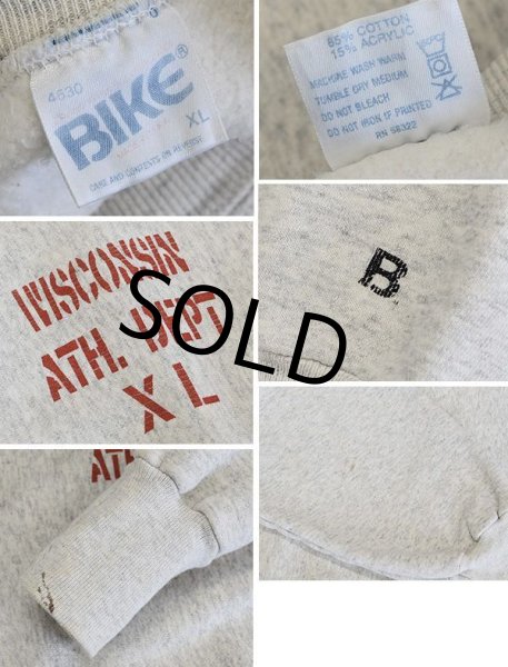 画像2: 【ビンテージ】USA製【BIKE】【グレー】【WISCONSIN ATH. DEPT】【前Vスウェット】【サイズXL】  (2)