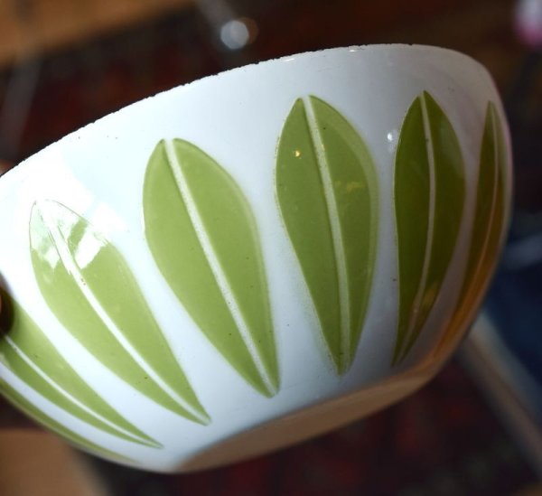 画像4: 【北欧】【キャサリンホルム】【ロータス】【ホーロー】【エナメルボウル】【白ｘ緑】【１４cm】 (4)