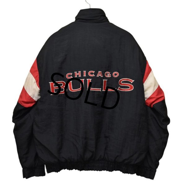 画像3: 【ビンテージ】【シカゴブルズ】バスケットボール【NBA】【赤×黒×白】【中綿入り】【ブルゾン】【サイズL】  (3)