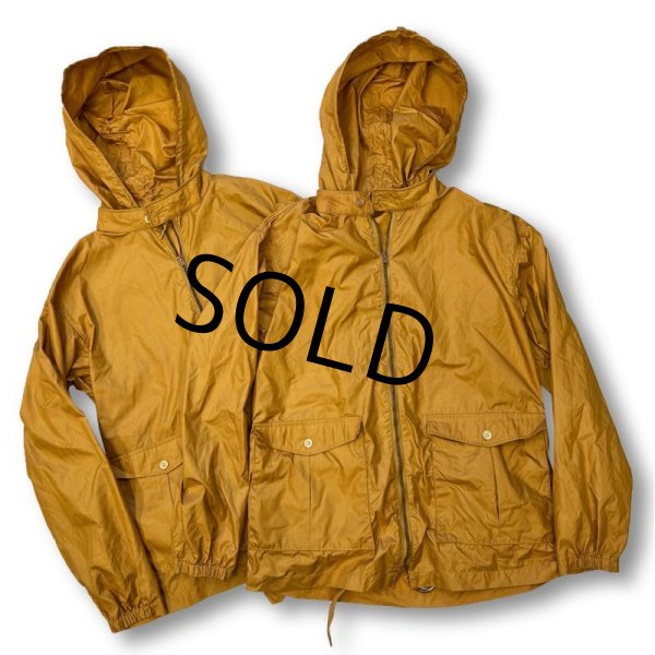 画像2: 【ビンテージ】【MIGHTY・MAC】【マイティーマック】【ゴールド・カラシ色】【折り畳み】【ナイロンジャケット】【サイズＳ】  (2)