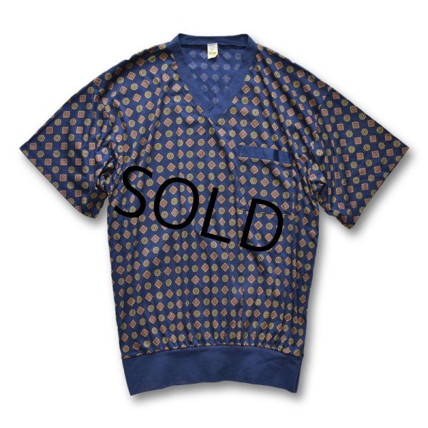 画像1: ビンテージ【CALIDA】【スイス】小紋柄Ｖネック リブ付き【スリープウェア】【パジャマ】 【Ｔシャツ】【サイズＬ】  (1)