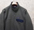 画像4: 【パタゴニア】patagonia【グレー×紺】シンチラフリース【スナップＴ】プルオーバー 25580【サイズＸＳ】  (4)