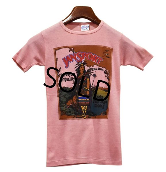 画像1: 90’s~【USA製】ビンテージ【JANSPORTS】【ジャンスポ】インディアン【ピンク】Tシャツ【サイズＳ】レディース古着  (1)