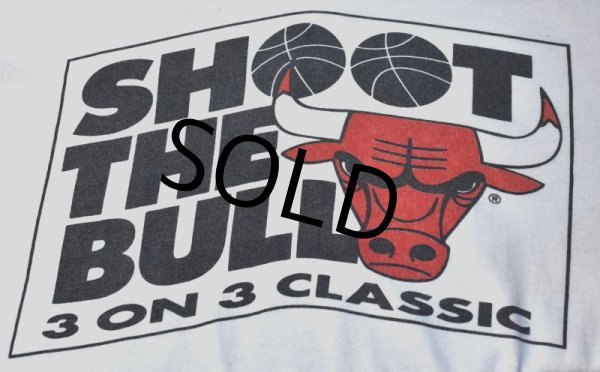 画像3: 【90’s】【USA製】【ビンテージ】【シカゴブルズ】【白】SHOOT THE BULL【Tシャツ】【サイズXL】  (3)