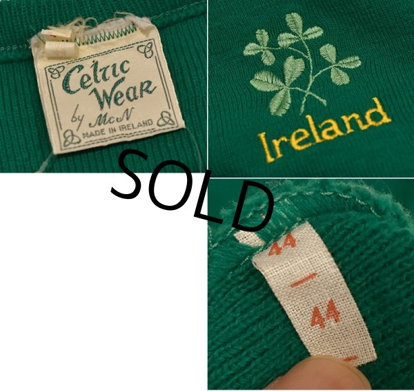 画像2: 程度良好!!【アイルランド製】ビンテージ【Celtic Wear】三つ葉のクローバー 若葉刺繍入り【緑】 Vネックセーター 【サイズ44】   (2)