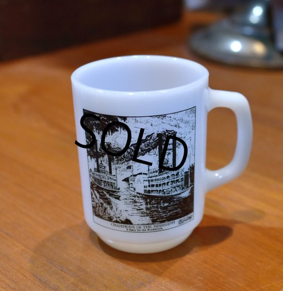 画像1: 【Fire King】【ファイヤーキング】【The Champions of the Mississippi】【マグカップ】ミルクガラス  (1)